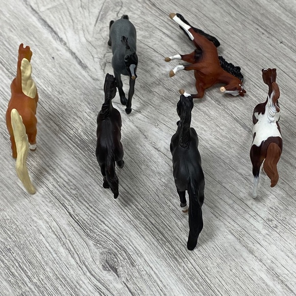 Breyer Mini Whinnies Gaited Collection 2008 #300119 Set of 6 - EUC - Picture 4 of 7